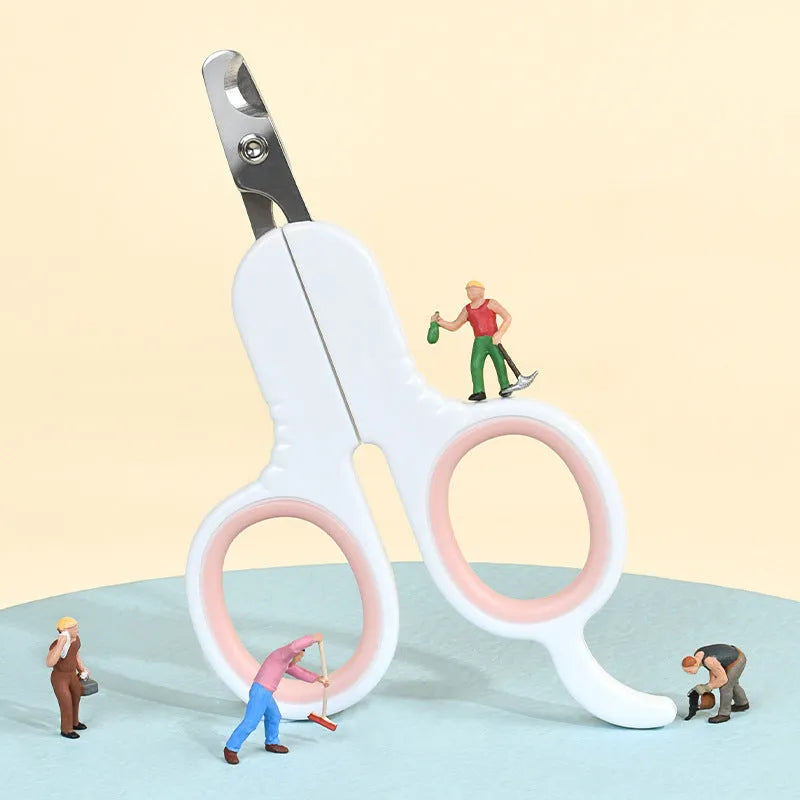 Professional pet nail clippers with curved tips and rubber-coated handles for cats and small dogs