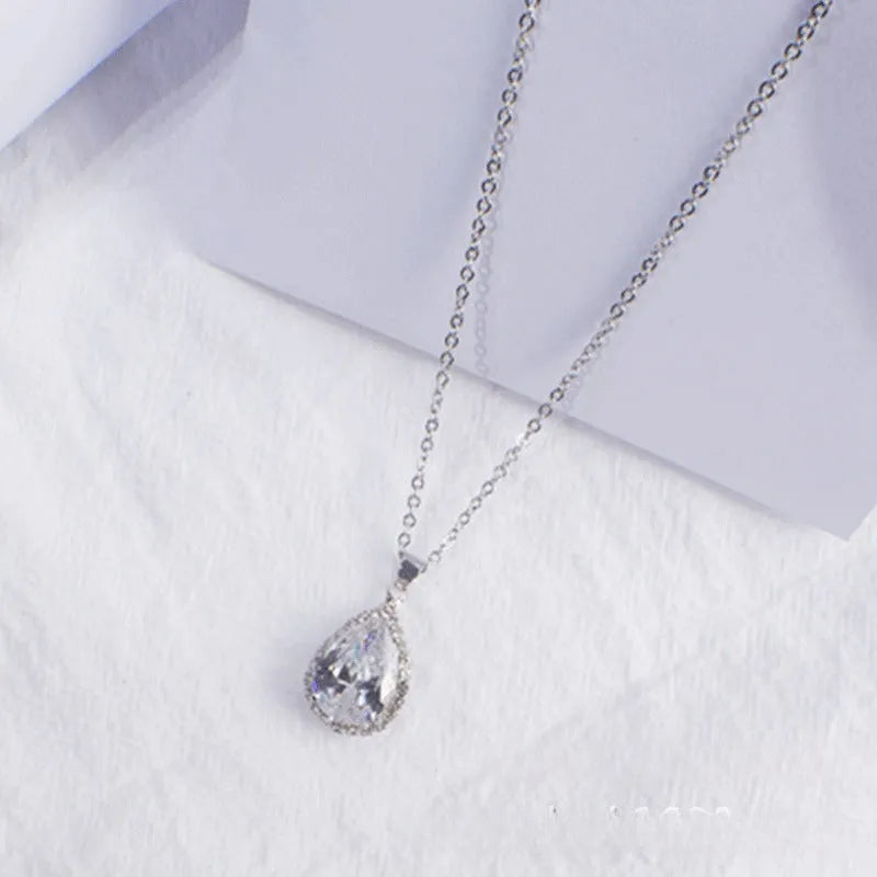 Women's drop-shaped pendant necklace with rhinestone geometric pattern in pink electroplated finish