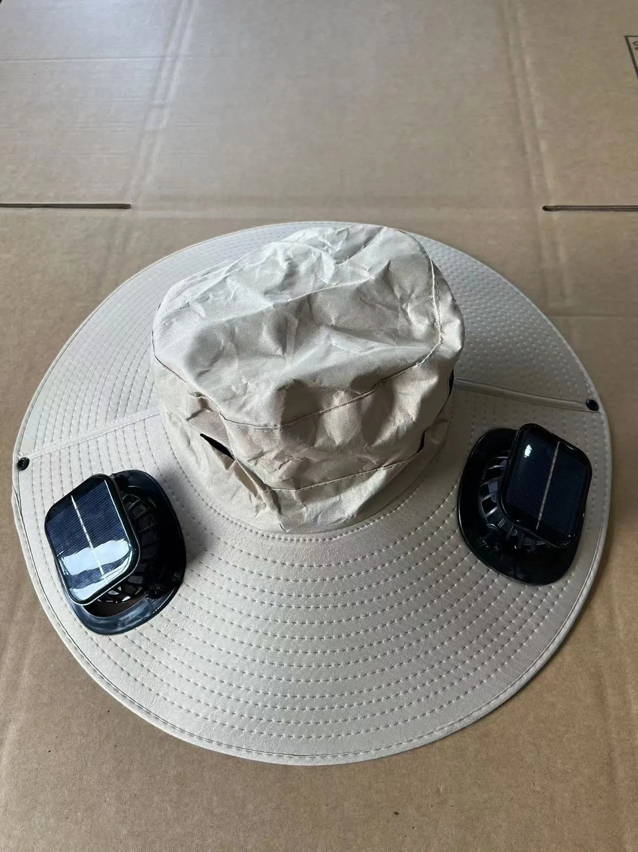 Men's grey solar cooling cap with large eave and visible fan unit on the front.