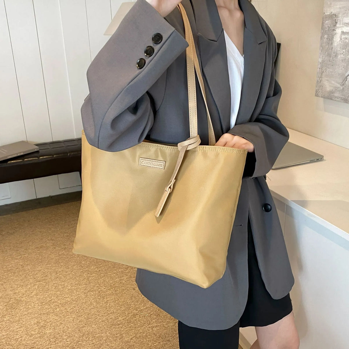 Women's large capacity soft Oxford cloth shoulder bag in black, horizontal square shape, with external sandwich pocket