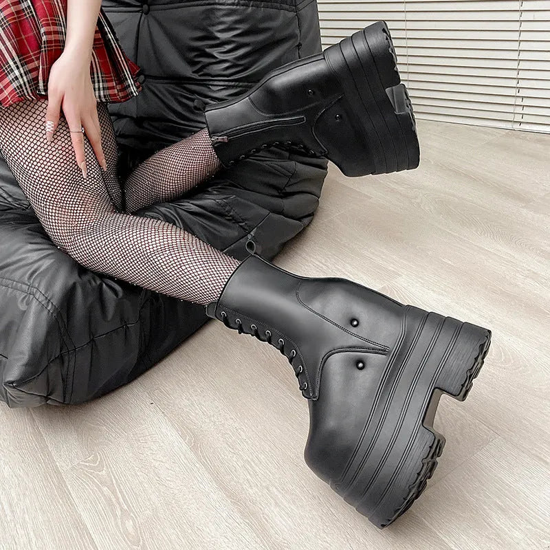 Height-increasing martin boots with thick platform sole, block heel, front lacing, round toe, black colour