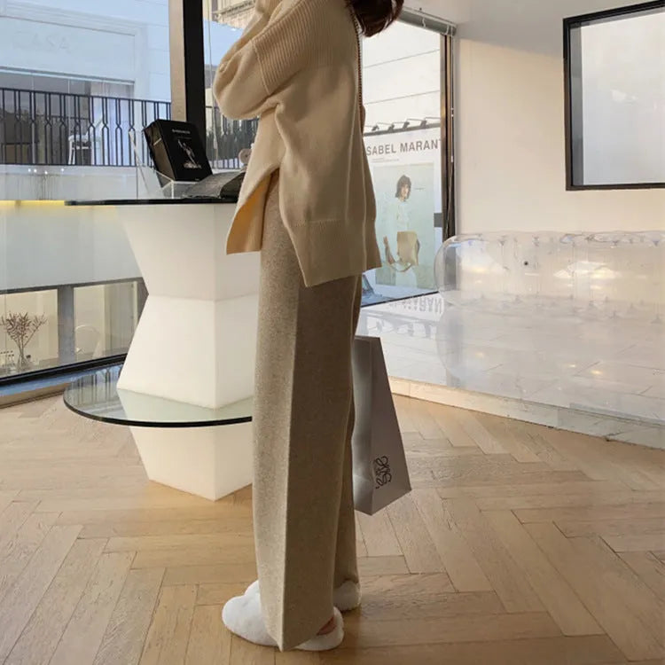 Women's thick knitted wide-leg winter trousers in straight-leg style with elastic high waist