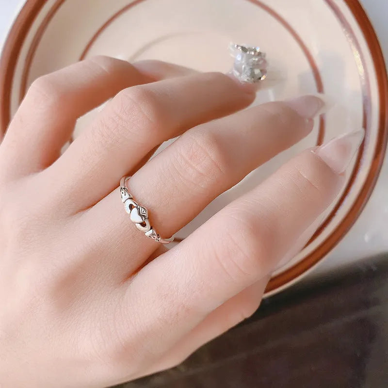 Open ring for women in retro silver with a detailed heart shape design on a copper base.