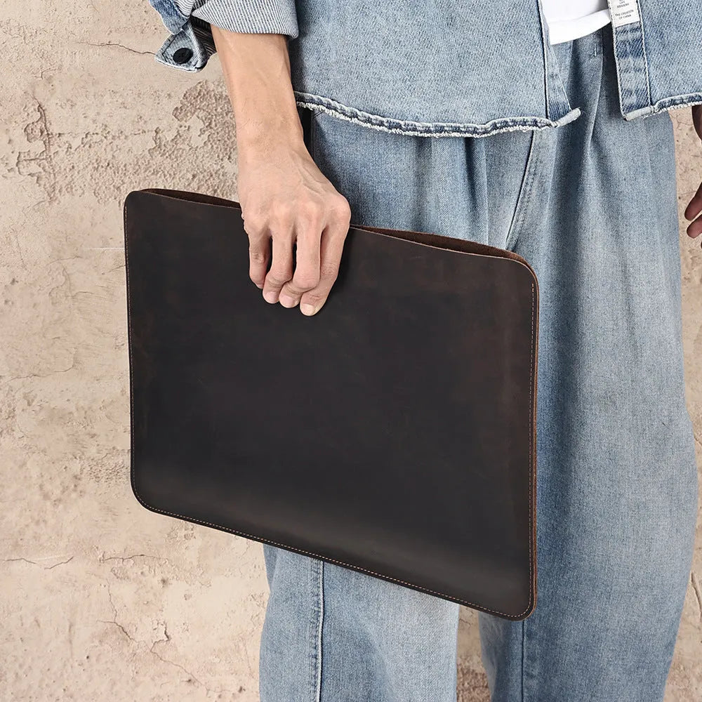 Men's brown horizontal computer bag in genuine Crazy Horse leather with liner design