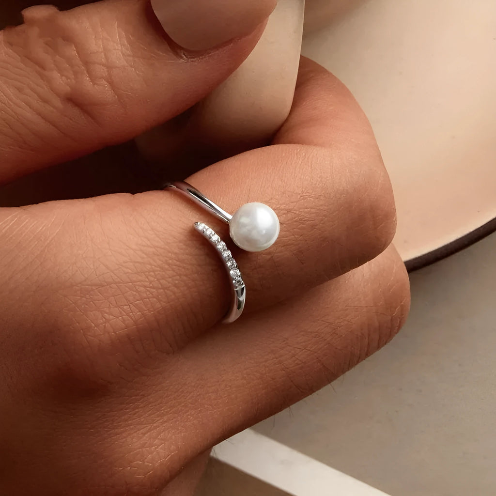 S925 sterling silver adjustable open loop ring with a natural shell pearl.