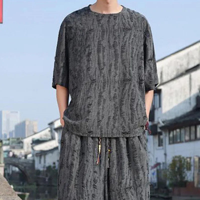 Men's thin knit summer suit with short sleeves and cropped trousers in black or grey