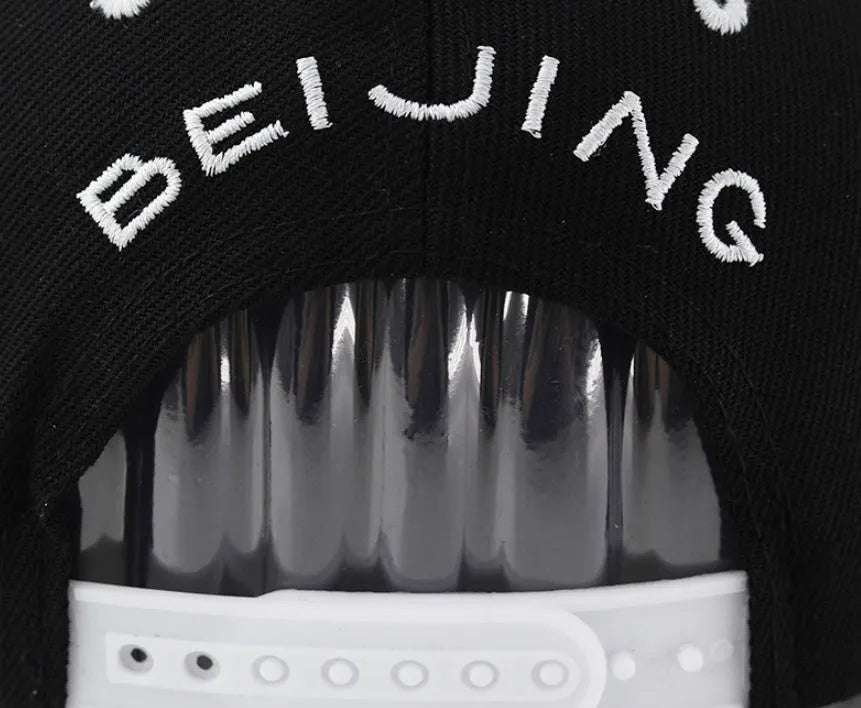 Adjustable cotton baseball cap with dome crown and letter embroidery in black or white colour
