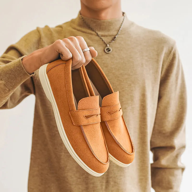 Men's suede leather casual shoes in British style with round toe and vulcanised rubber sole