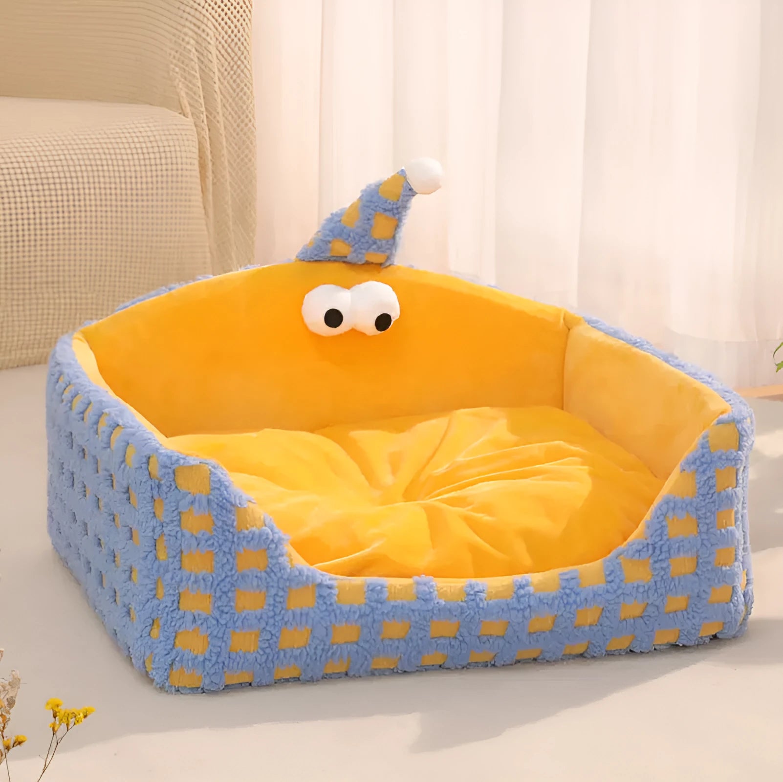 Triangular hat-shaped pet bed with removable cover in green colour with sponge interior