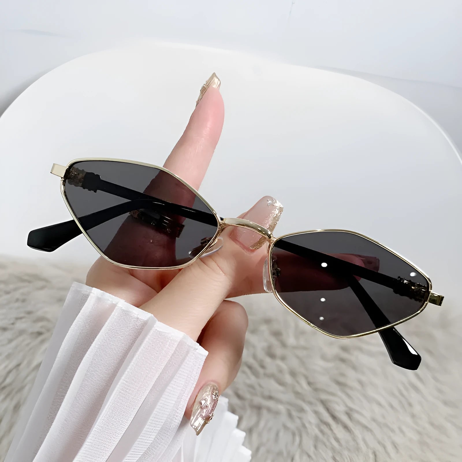 Metal small frame cat eye sunglasses with gold frame and grey lenses