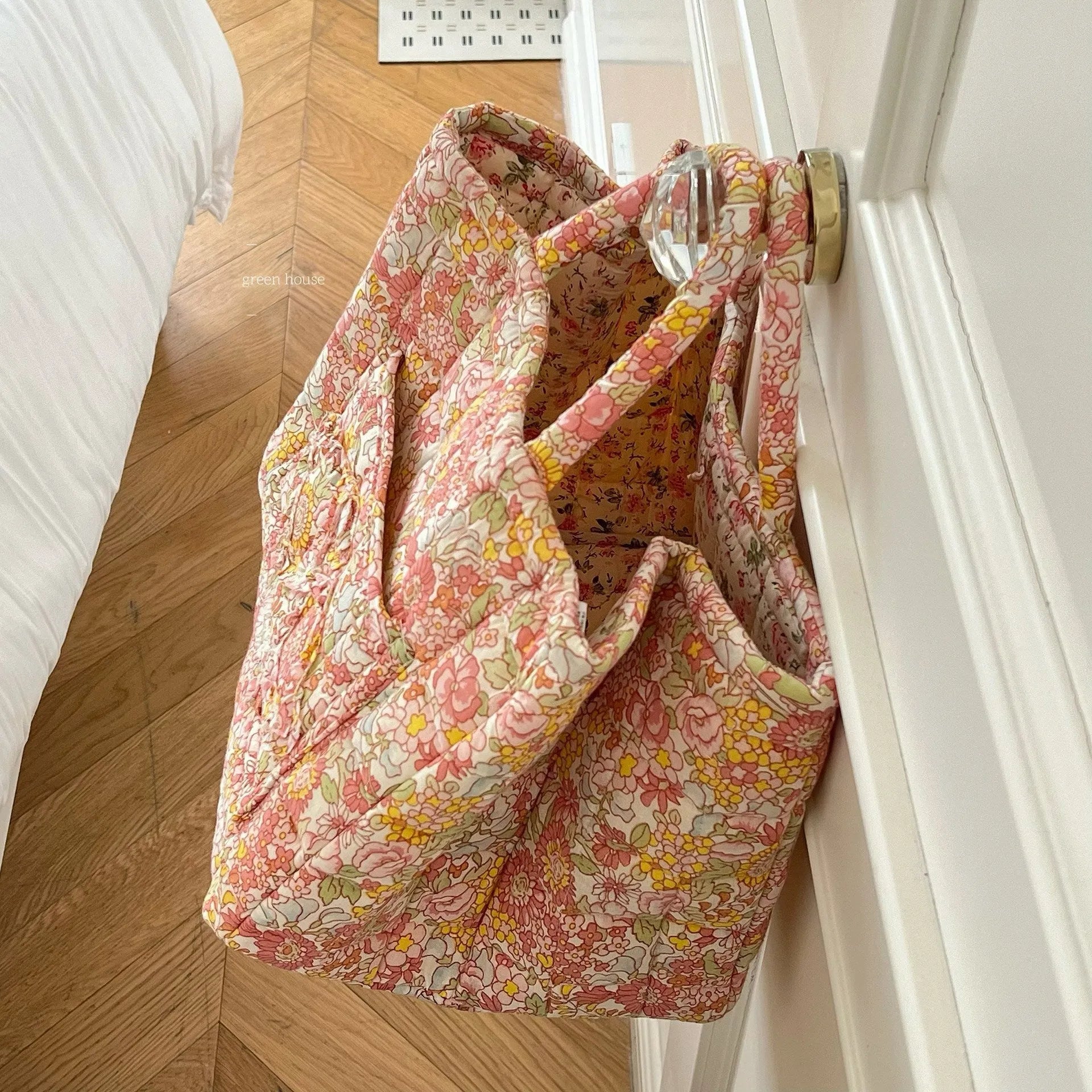 Cotton and linen pastoral floral patchwork storage basket with 14L capacity, 27x32.5cm dimensions, 26cm height, sealing lid, multiple colour options