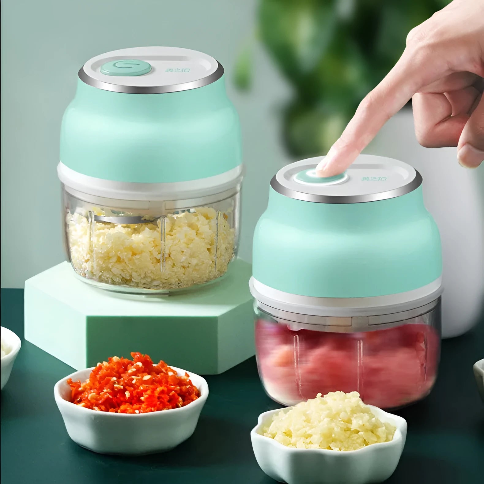 Portable electric garlic cutter with transparent chopping cup and stainless steel blades